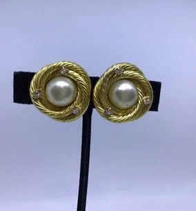 1980 Rare Chanel Vintage Pearl Gold Metal Crystal Clip On Earrings