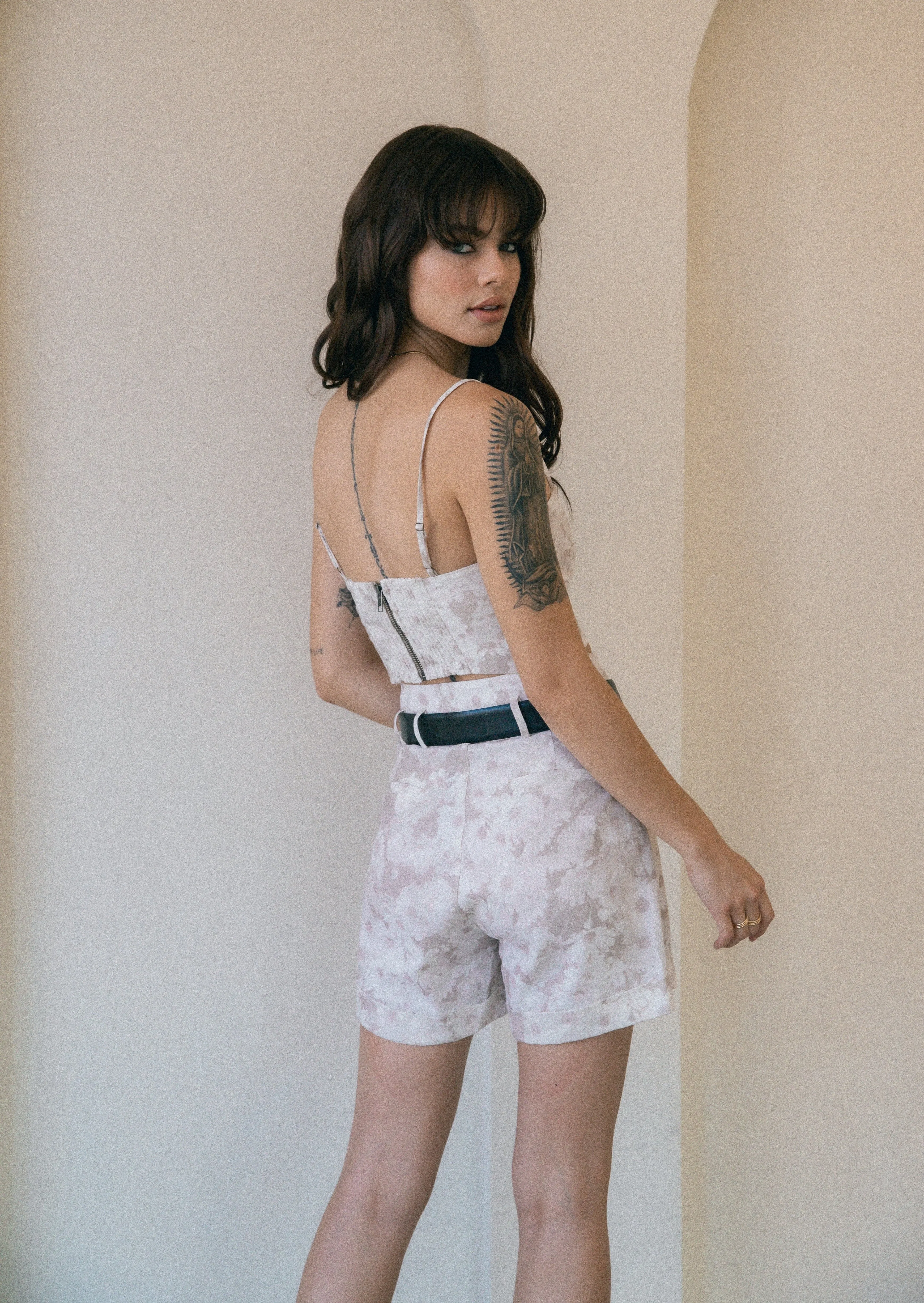 DEJA VU LINEN KNOTCH WAIST SHORTS