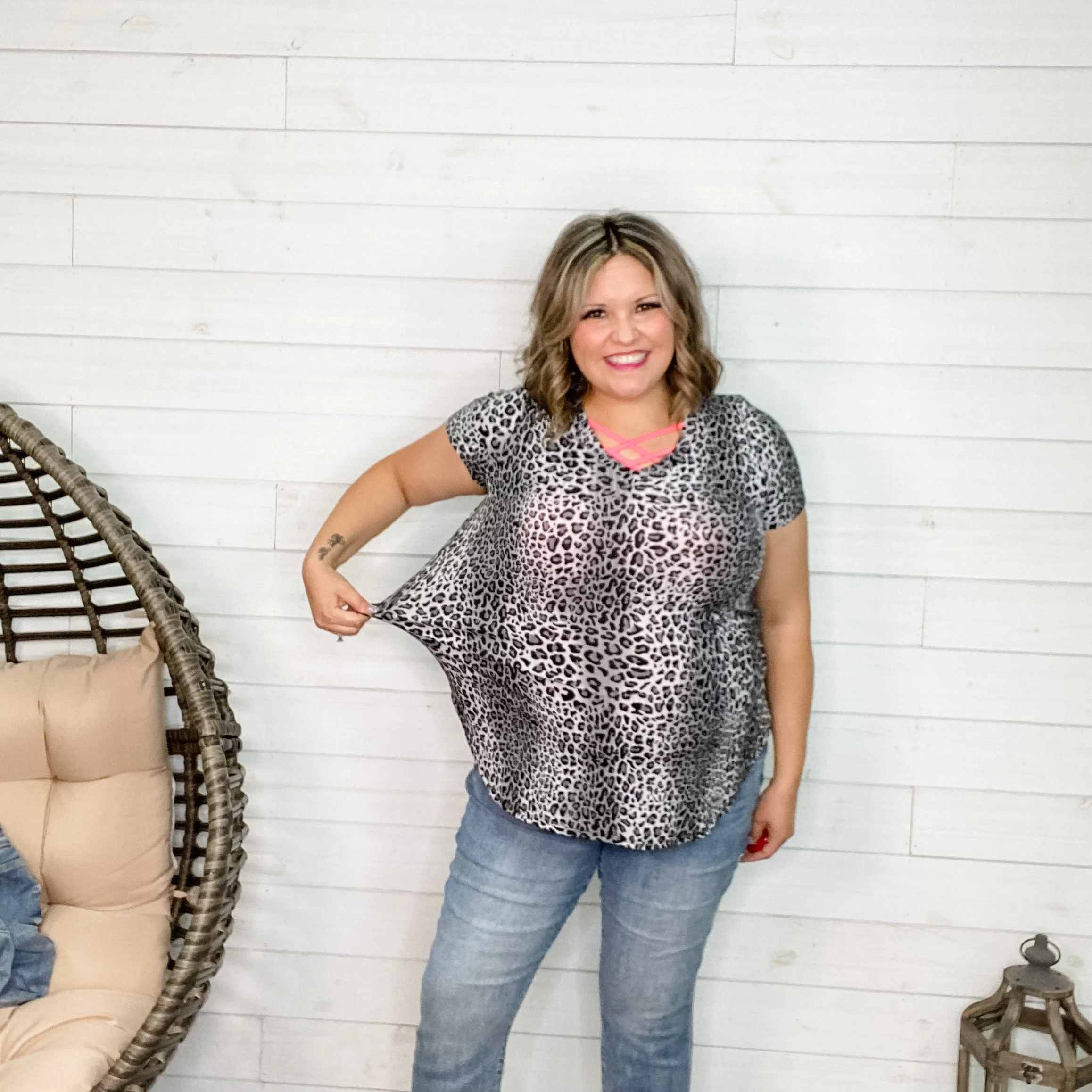 "Dynamic" Ribbed V-Neck Animal Print