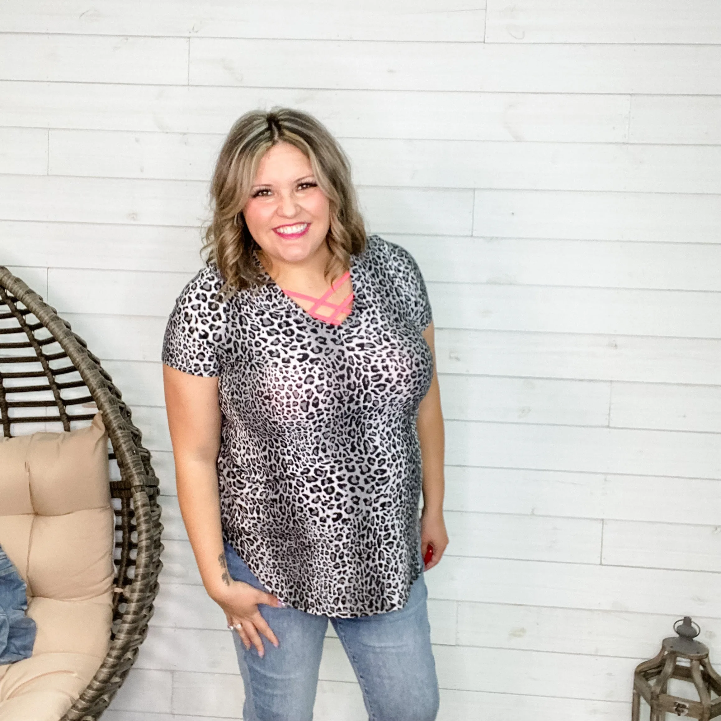 "Dynamic" Ribbed V-Neck Animal Print